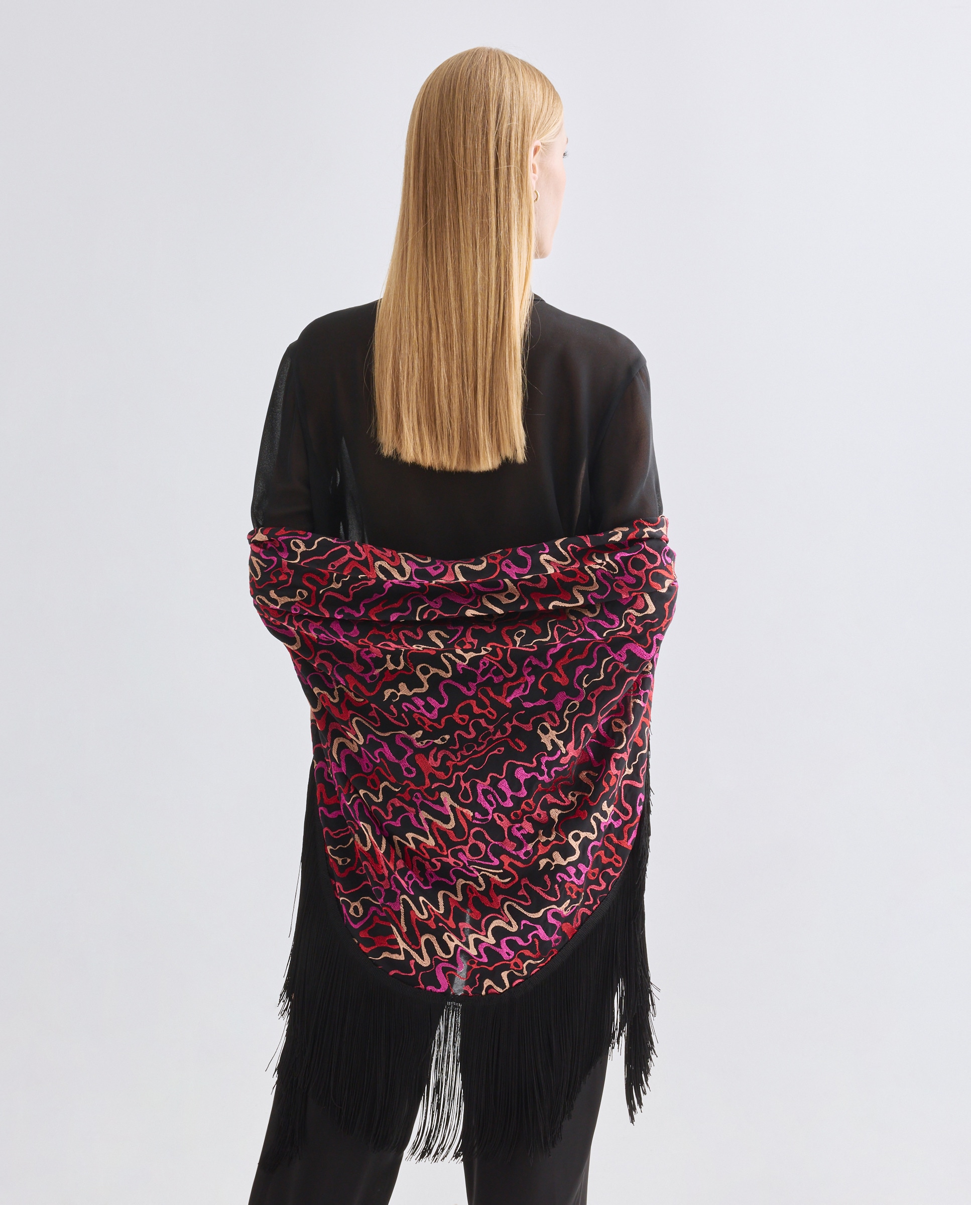 Écharpe Bordada com Franja Preto-3
