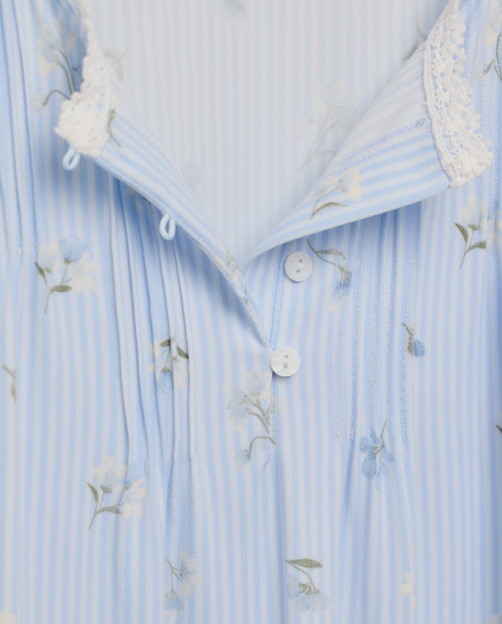 Camisa de Dormir com Decote em Bico e Detalhes Florais 410 Azul Claro-4