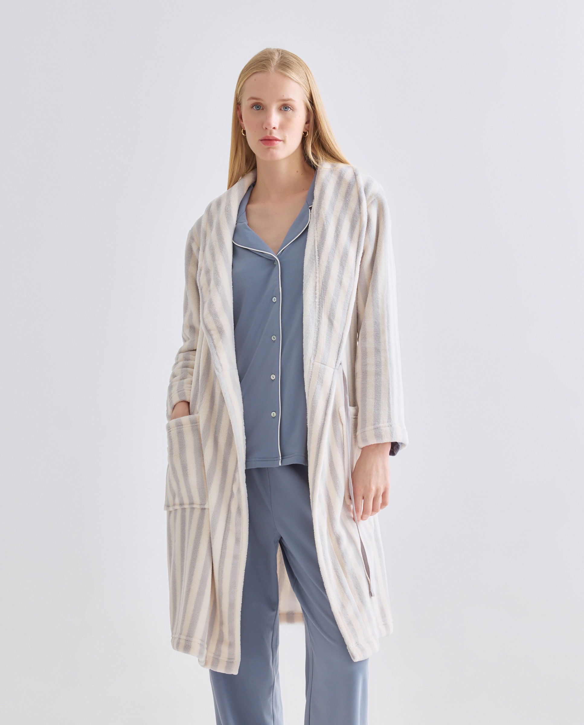 Bata Polar Mujer Rayas Gris-2