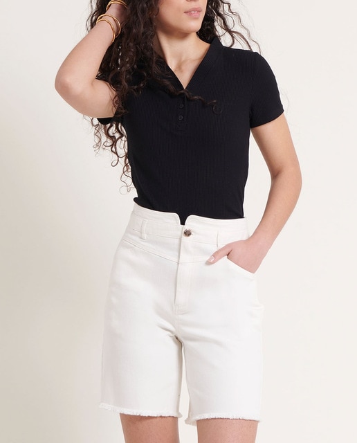 Imagen 0 de Bermuda de mujer con bolsillos delante