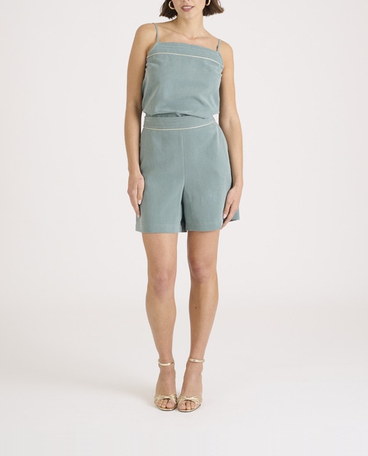 Imagen 0 de Short de mujer bolsillos laterales y ribete dorado