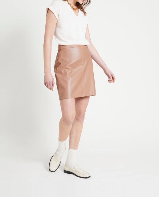 Imagen 0 de Falda de mujer corta y entallada