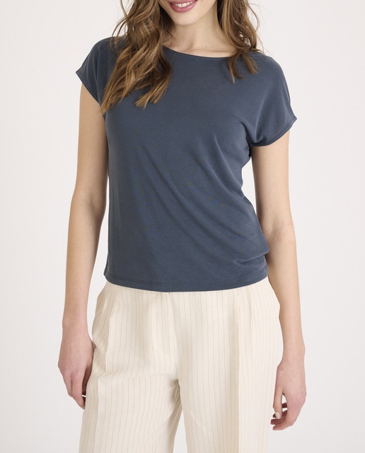 Imagen 0 de Camiseta de mujer corta y cuello redondo