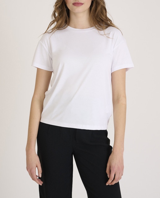 Imagen 0 de Camiseta de mujer corte básico y cuello redondo