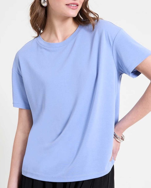 Imagen 0 de Camiseta de mujer corte básico y cuello redondo