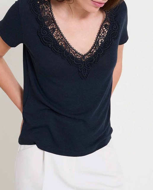 Imagen 0 de Camiseta de mujer manga corta y lleva puntilla