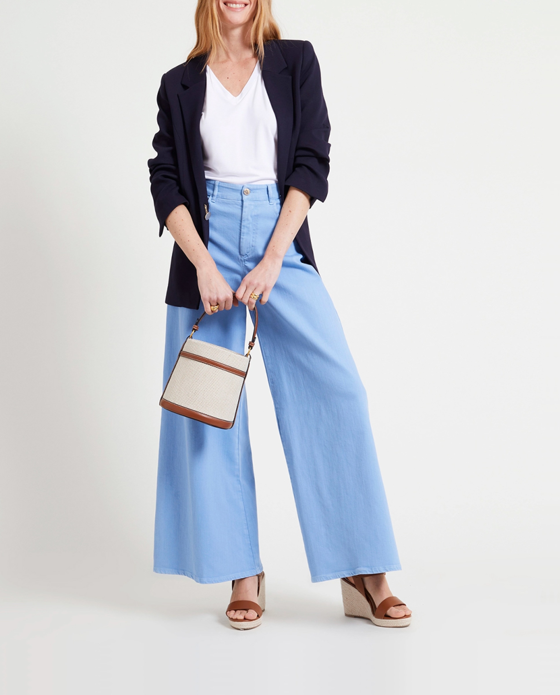 Imagen 0 de Pantalón de mujer forma muy ancha y tiro alto