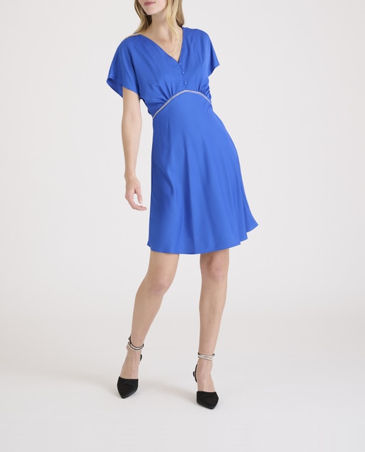 Imagen 0 de Vestido de mujer corto y falda forma evasé