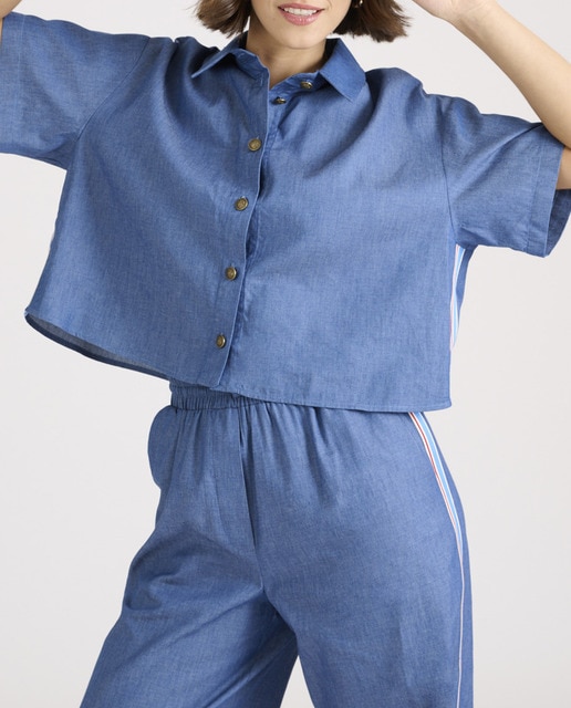 Imagen 0 de Camisa de mujer estilo crop top y manga corta