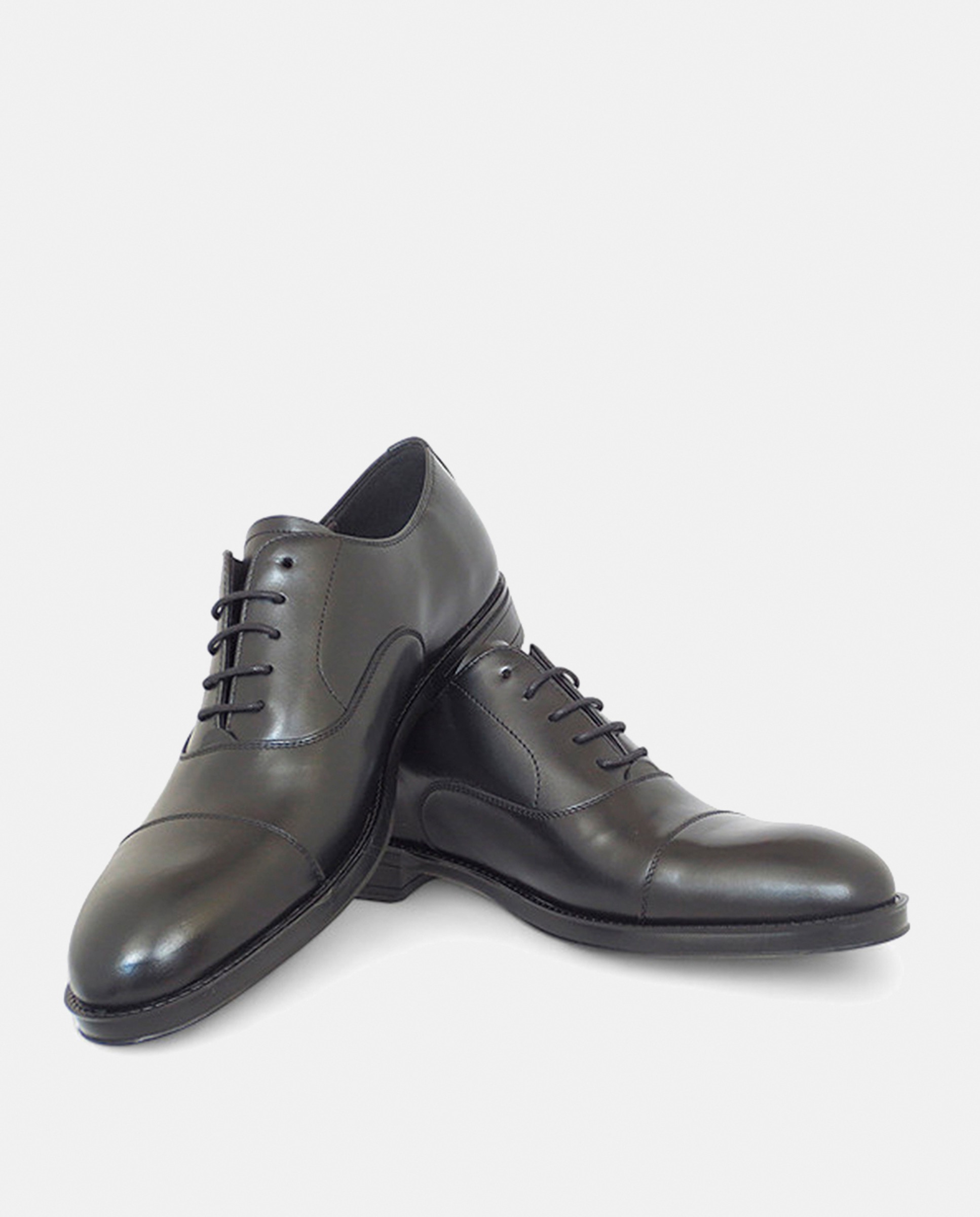 Sapatos Ingleses com Biqueira em Pele Preto-3