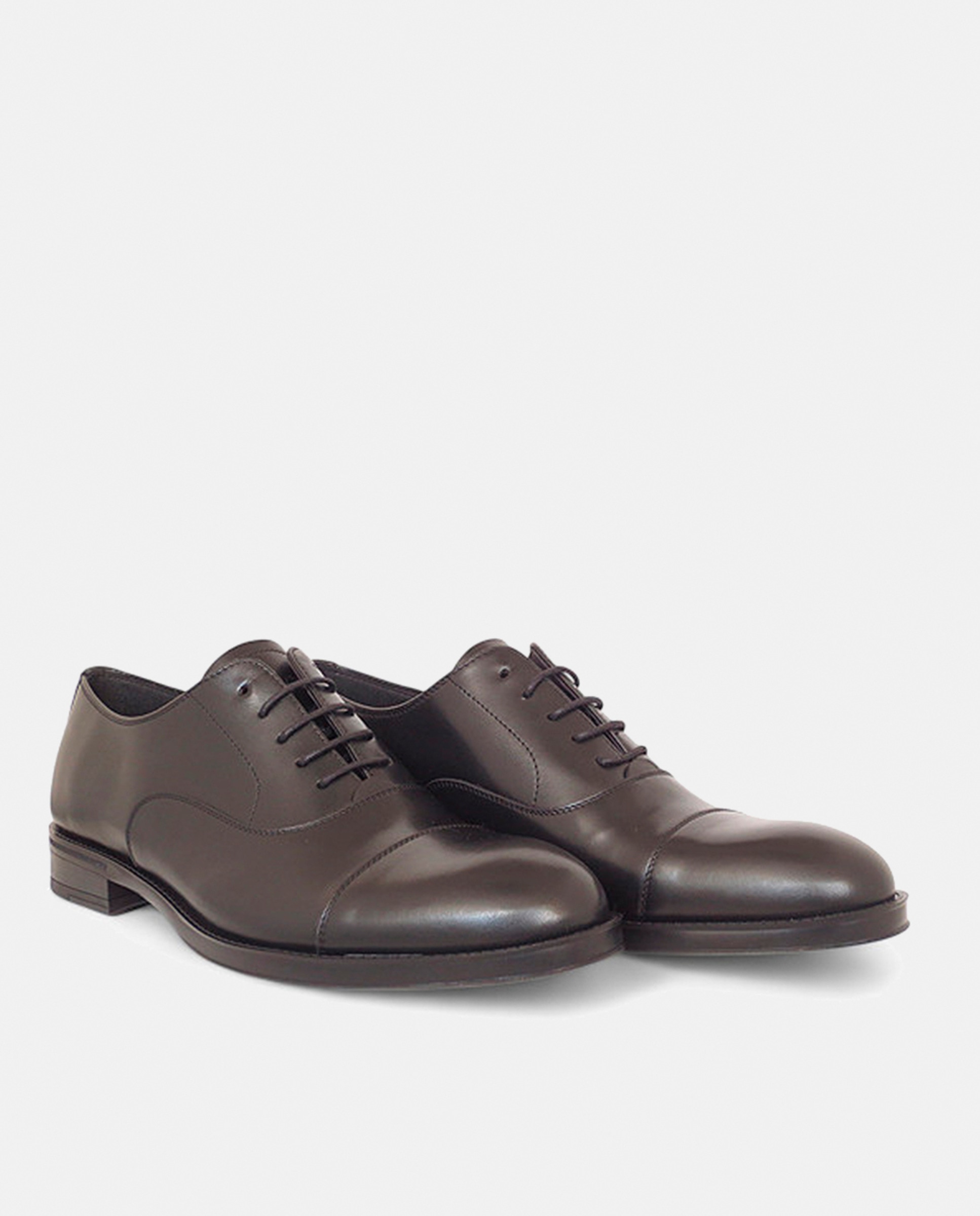 Sapatos Ingleses com Biqueira em Pele Preto-2