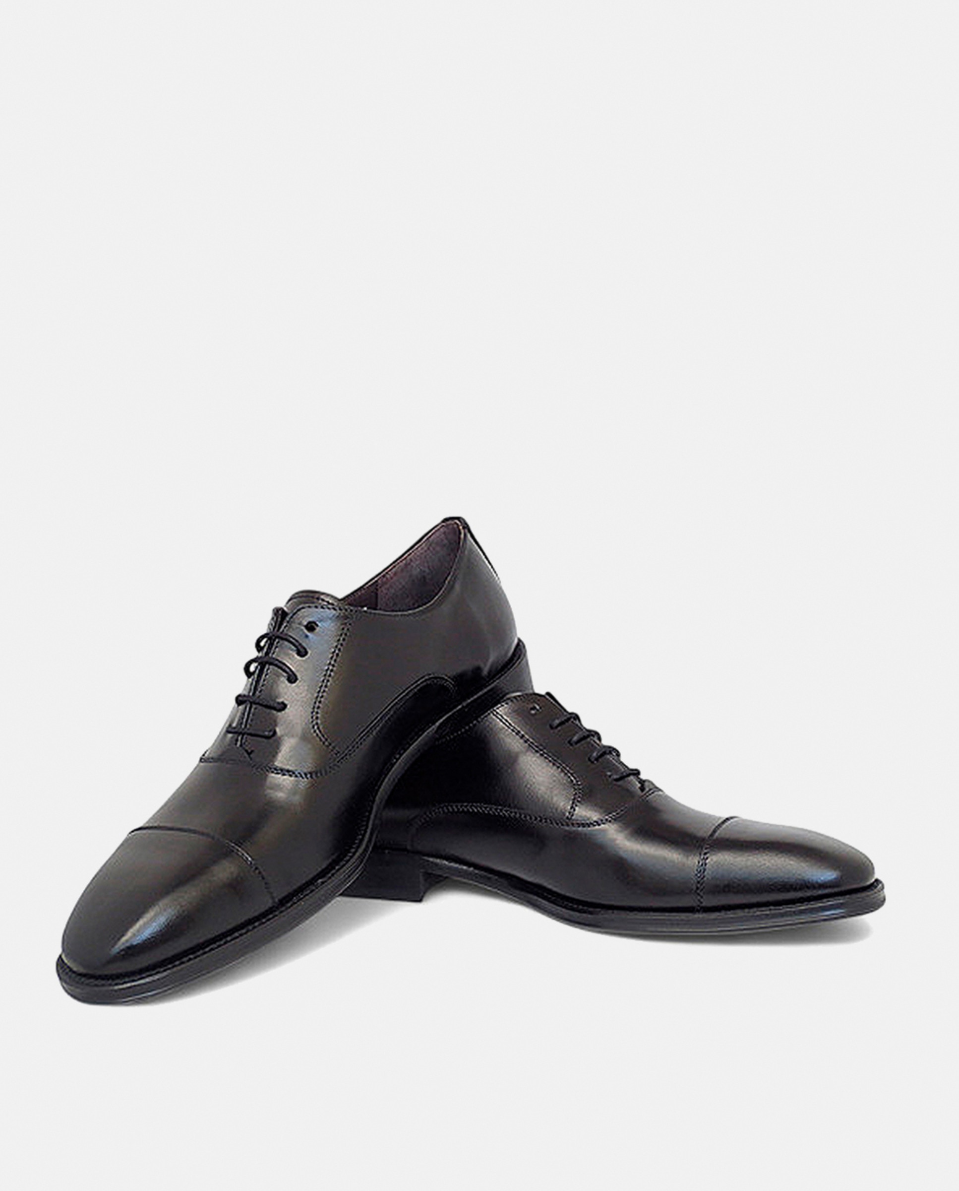 Sapatos Ingleses com Biqueira em Pele Preto-3