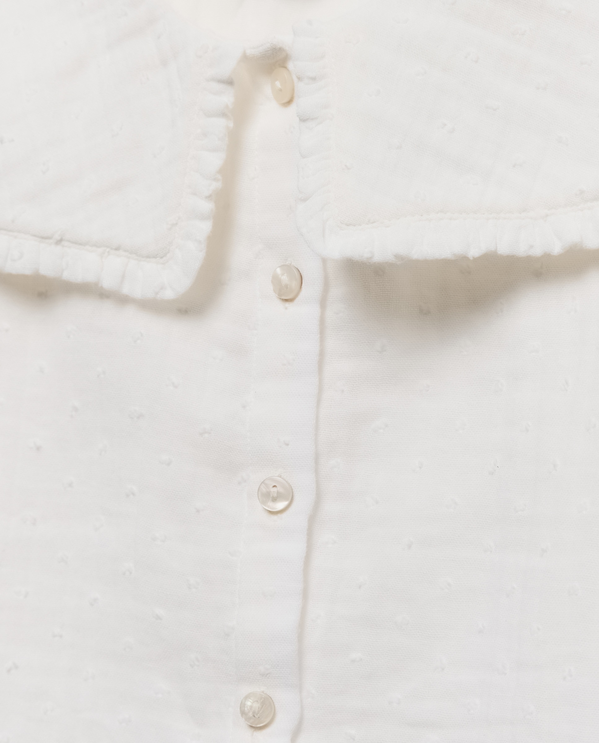 Blusa niña de plumeti con cuello con volante Blanco roto-3