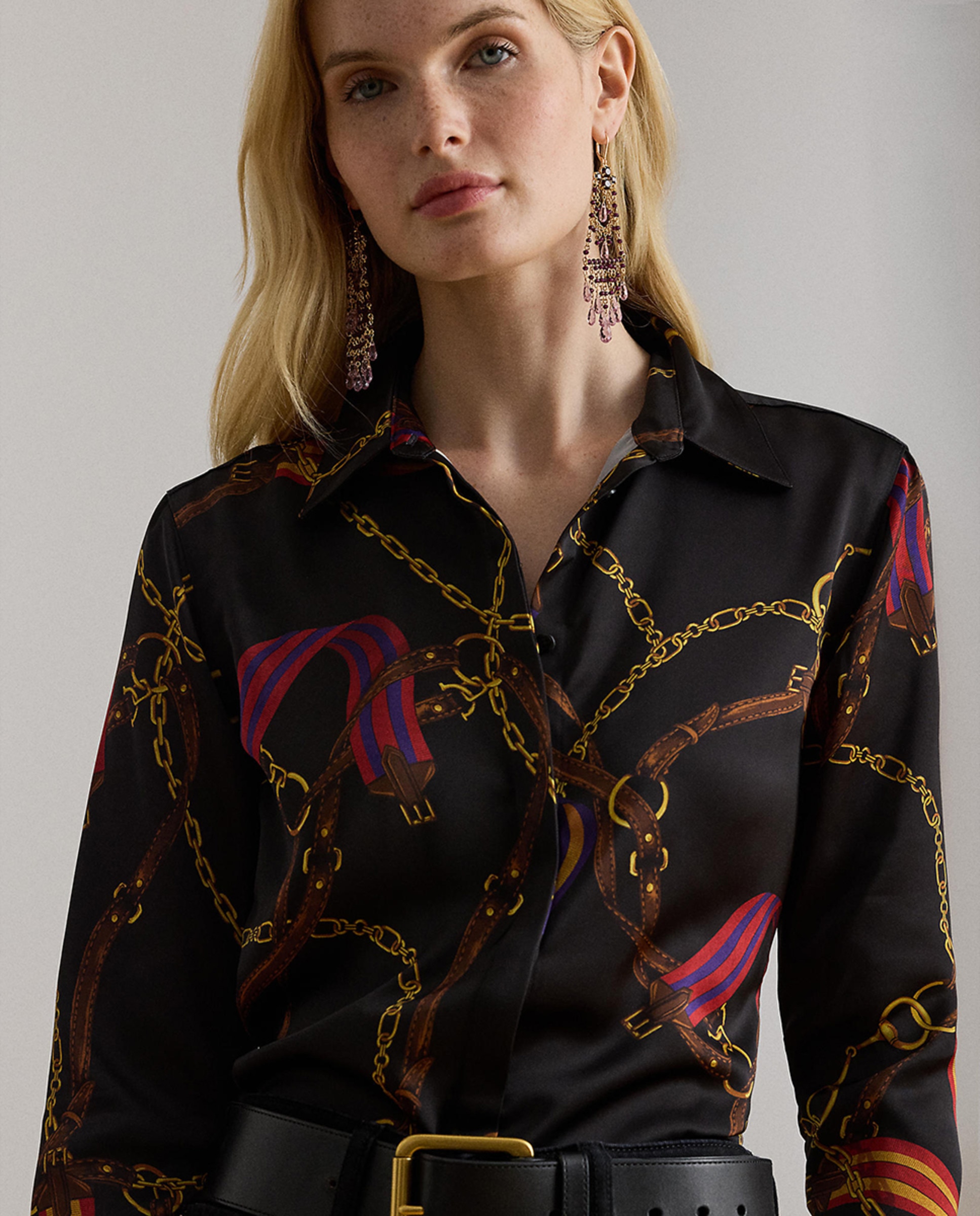 Camisa Acetinada com Estampado Preto-4