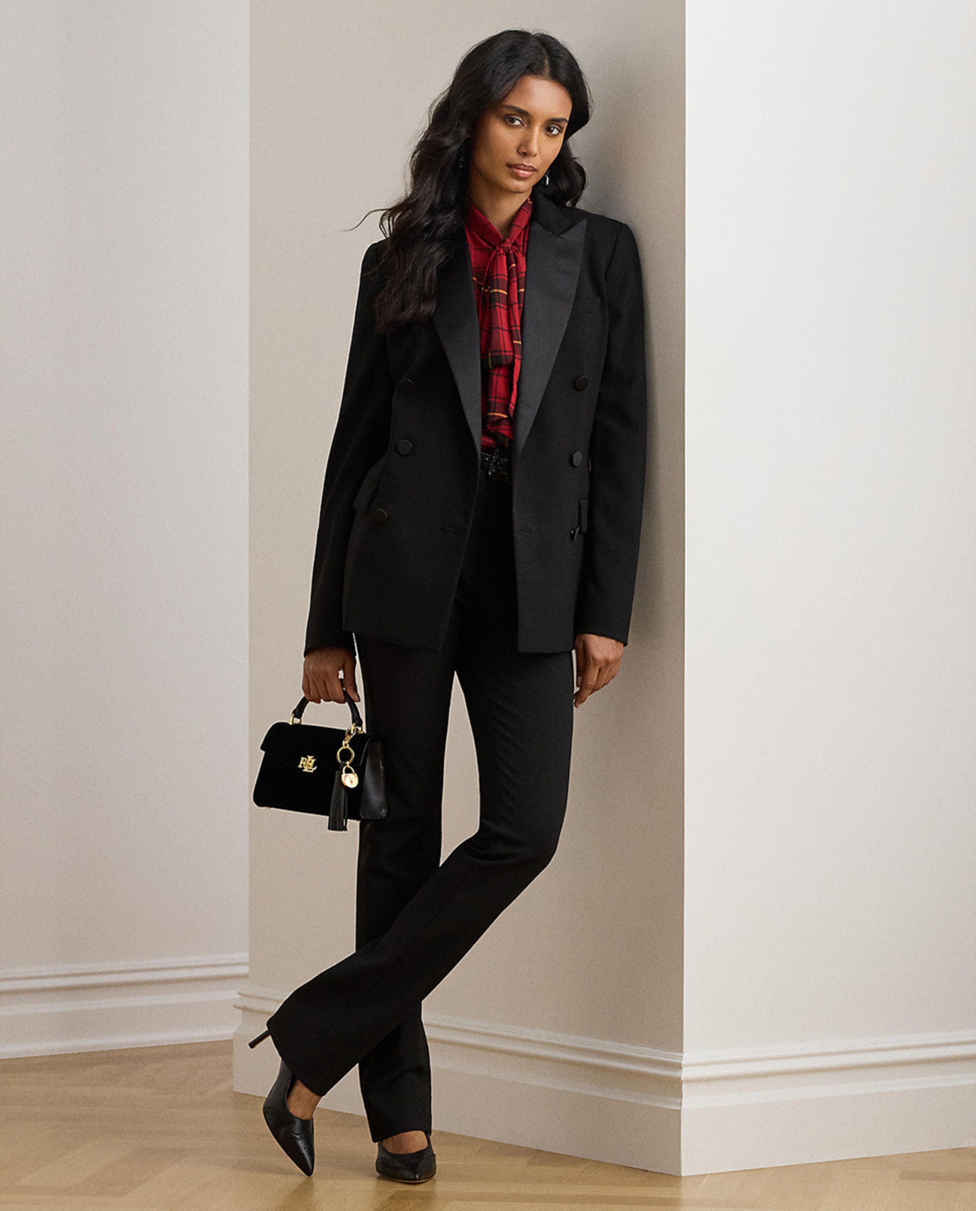 Blazer com Estrutura e Aba de Cetim Preto-7