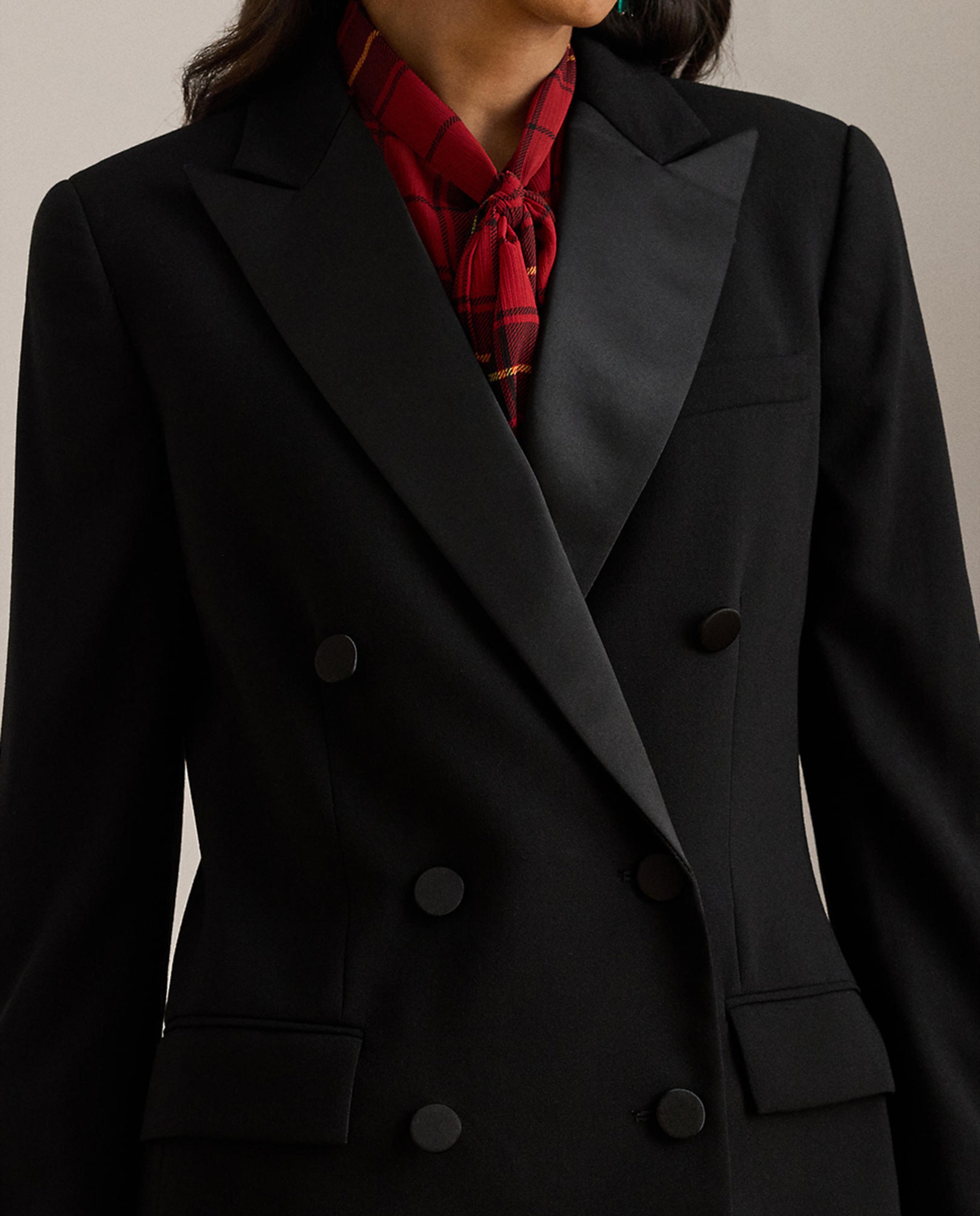 Blazer com Estrutura e Aba de Cetim Preto-4