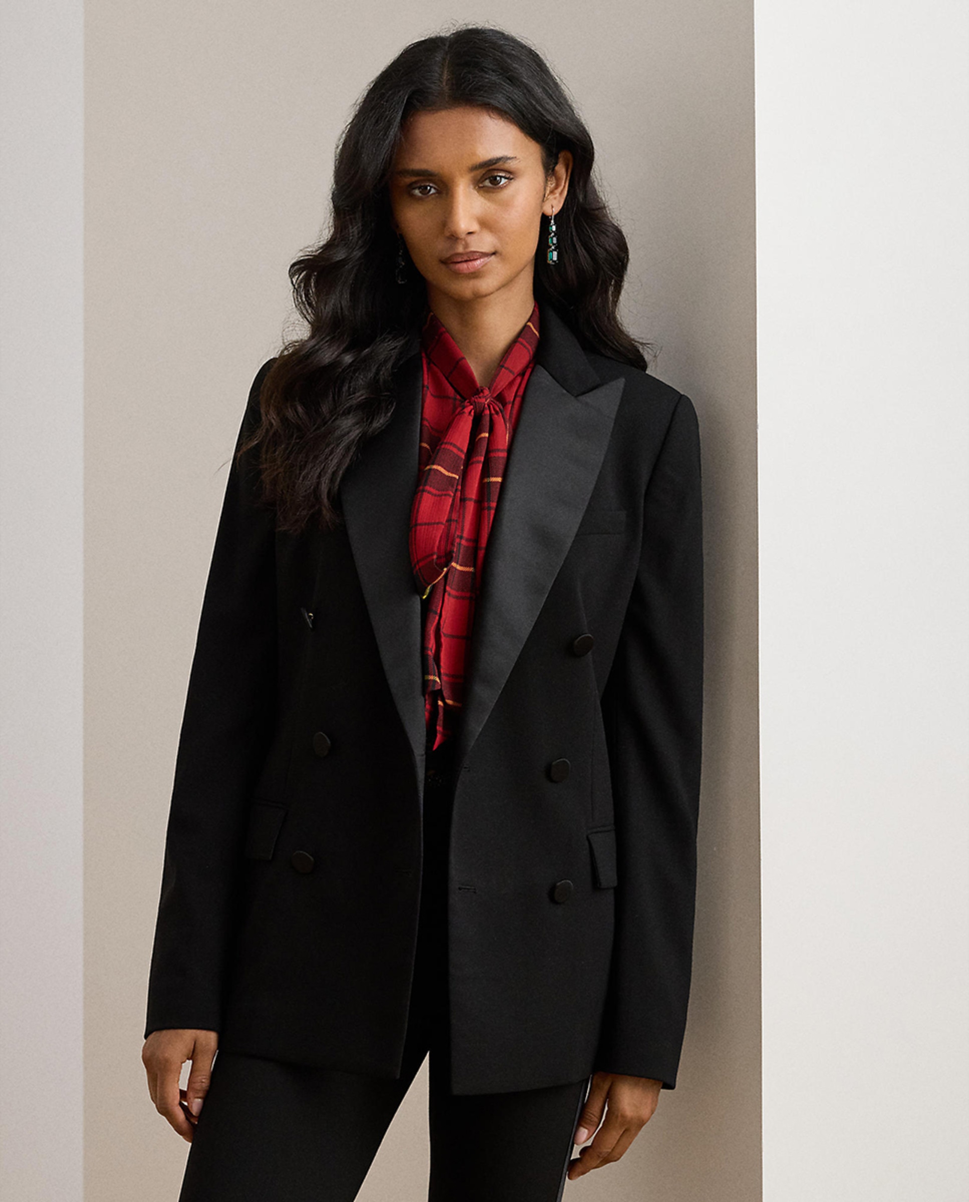 Blazer com Estrutura e Aba de Cetim Preto-1