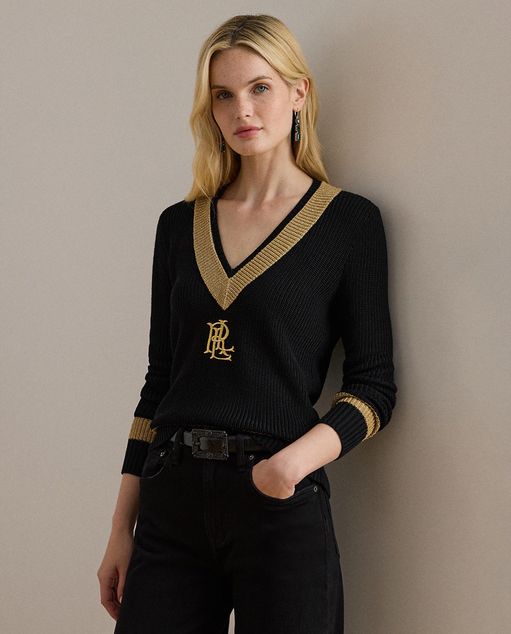 Camisola de Malha com Manga Comprida e Decote em Bico Preto-1