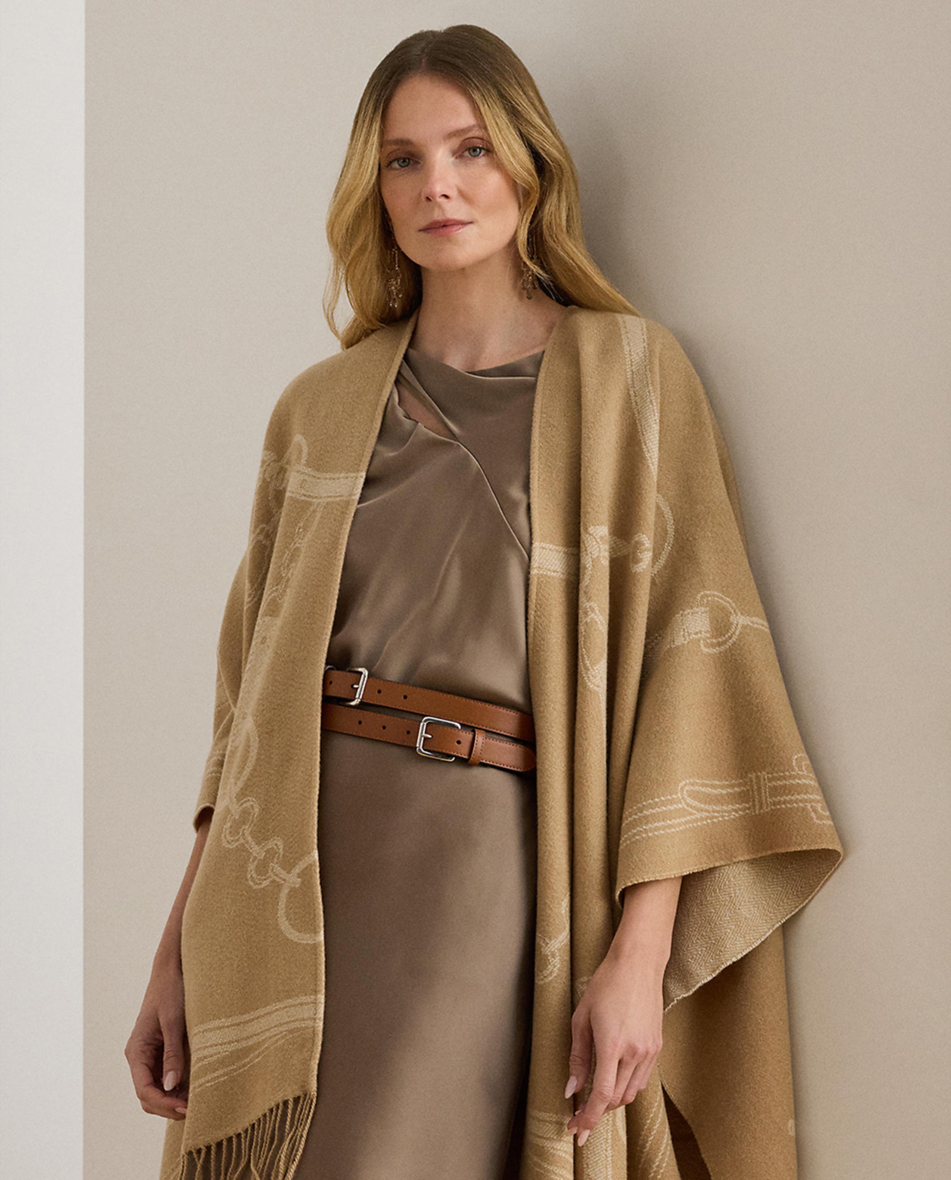 Poncho com Estampado e Franjas Camel-4