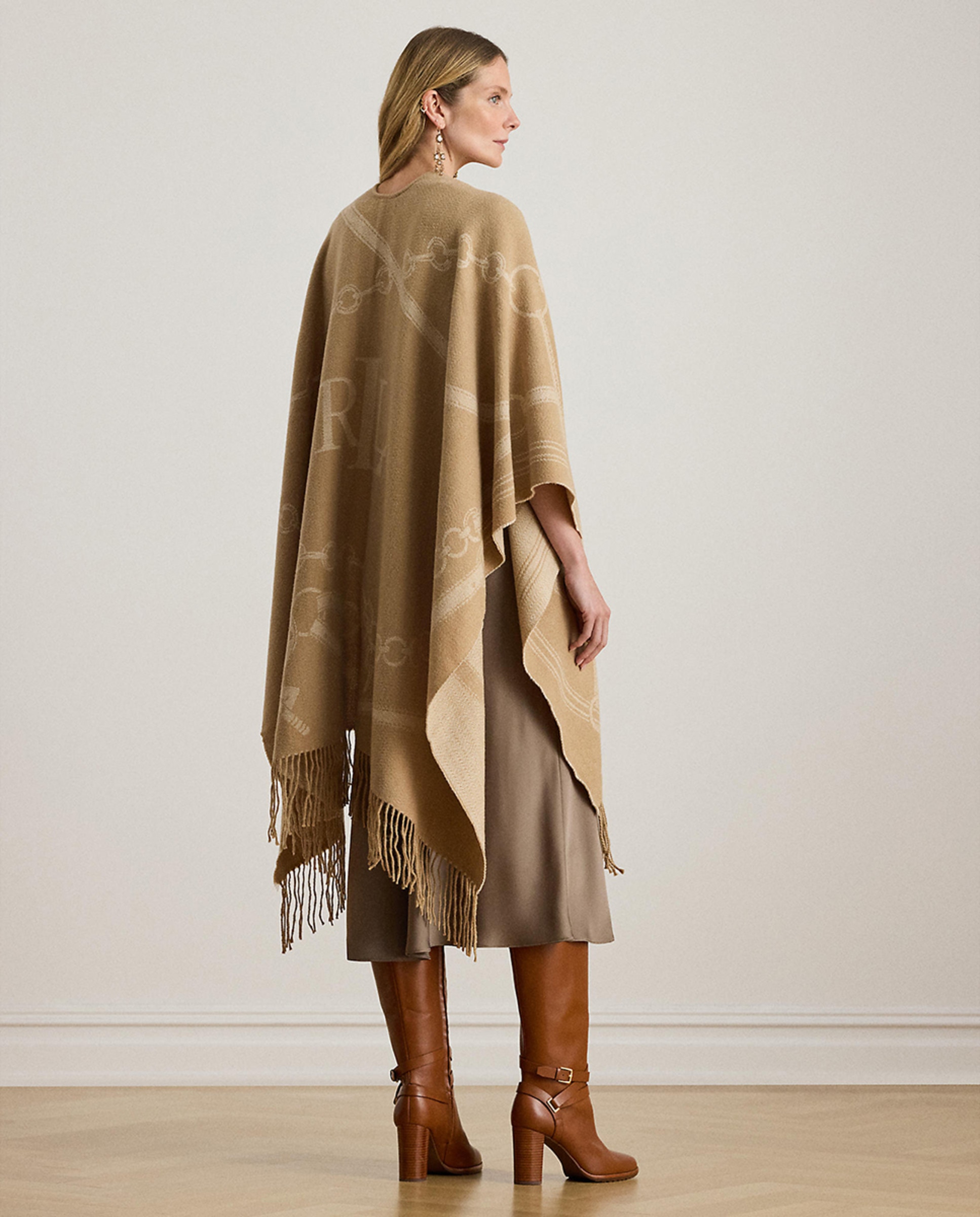 Poncho com Estampado e Franjas Camel-3