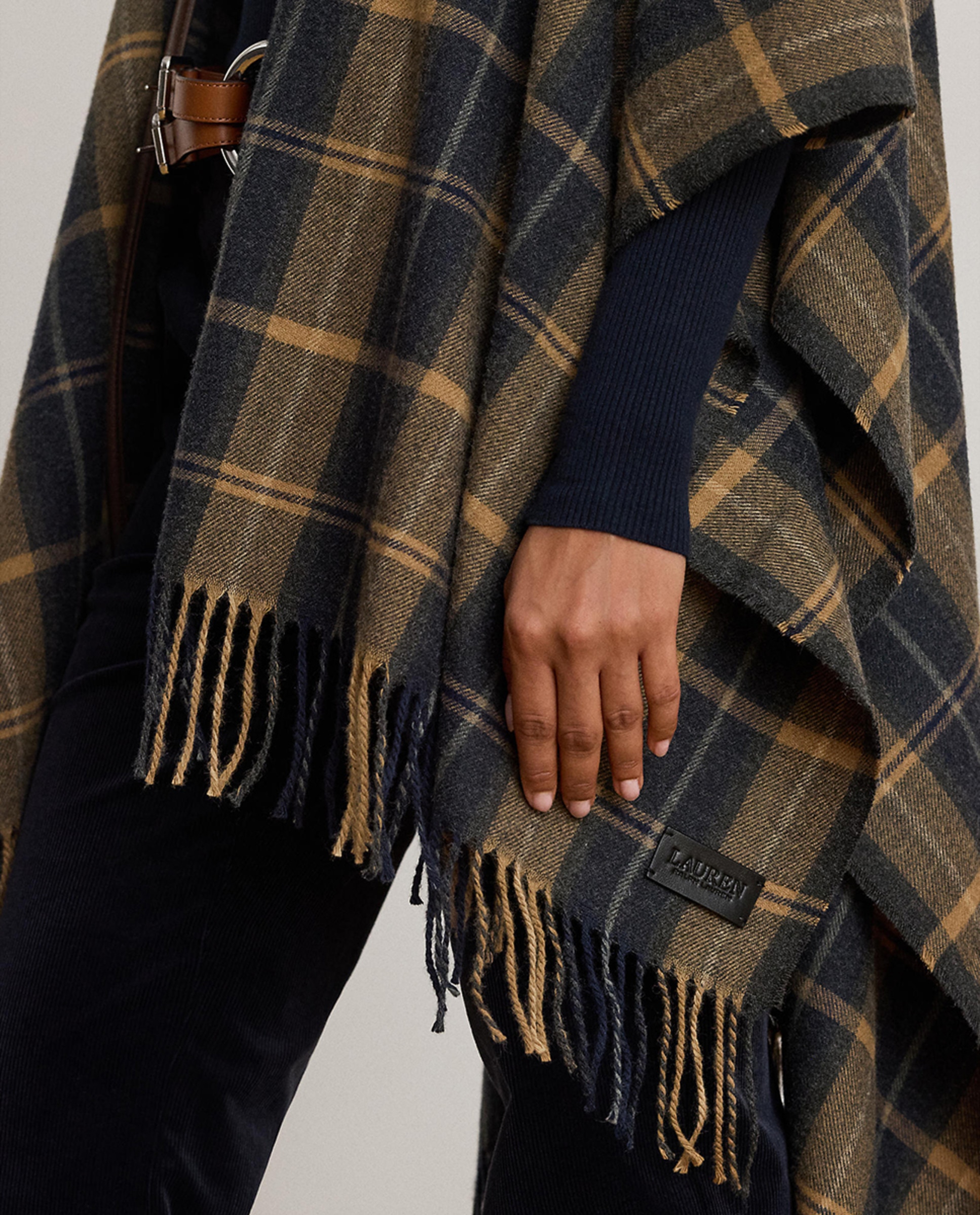 Poncho aos Quadrados com Franjas Multicolor-5