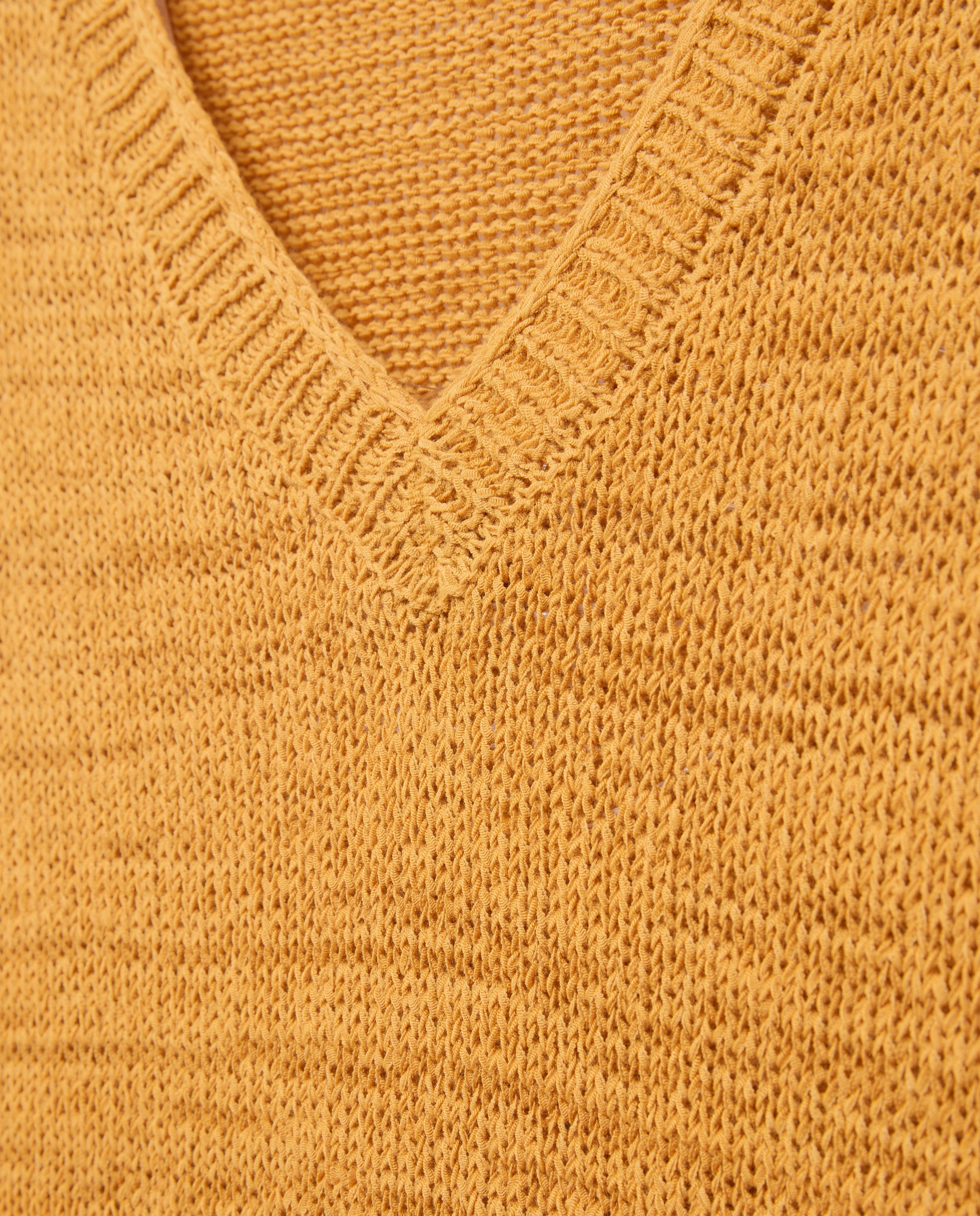 Camisola de malha com manga curta e decote em bico Mostarda-5