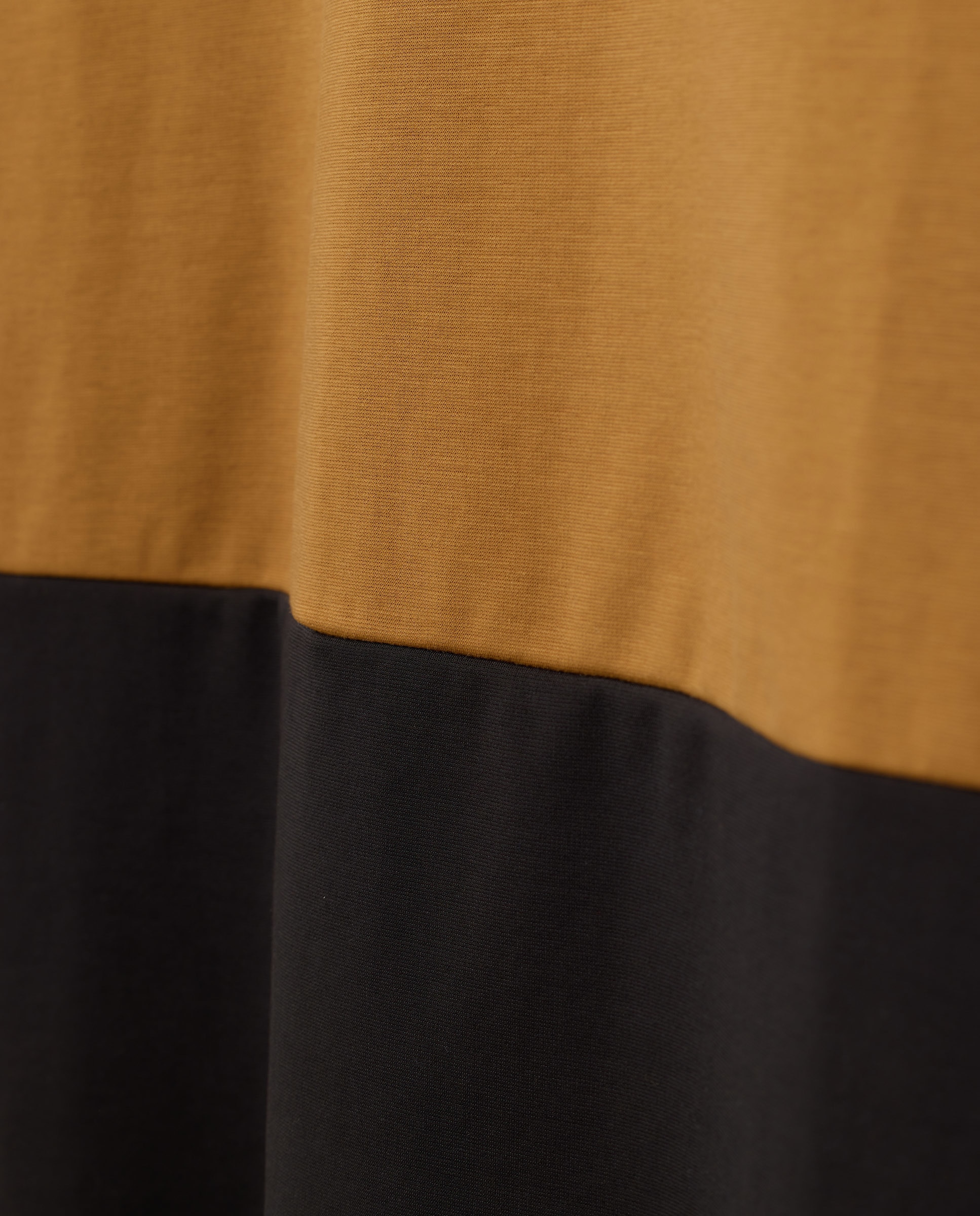 T-shirt com Decote Redondo e Color Block 371 Óleo-6