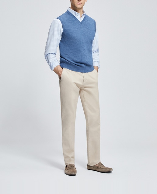 Imagen 0 de Chaleco de punto de hombre con cuello de pico