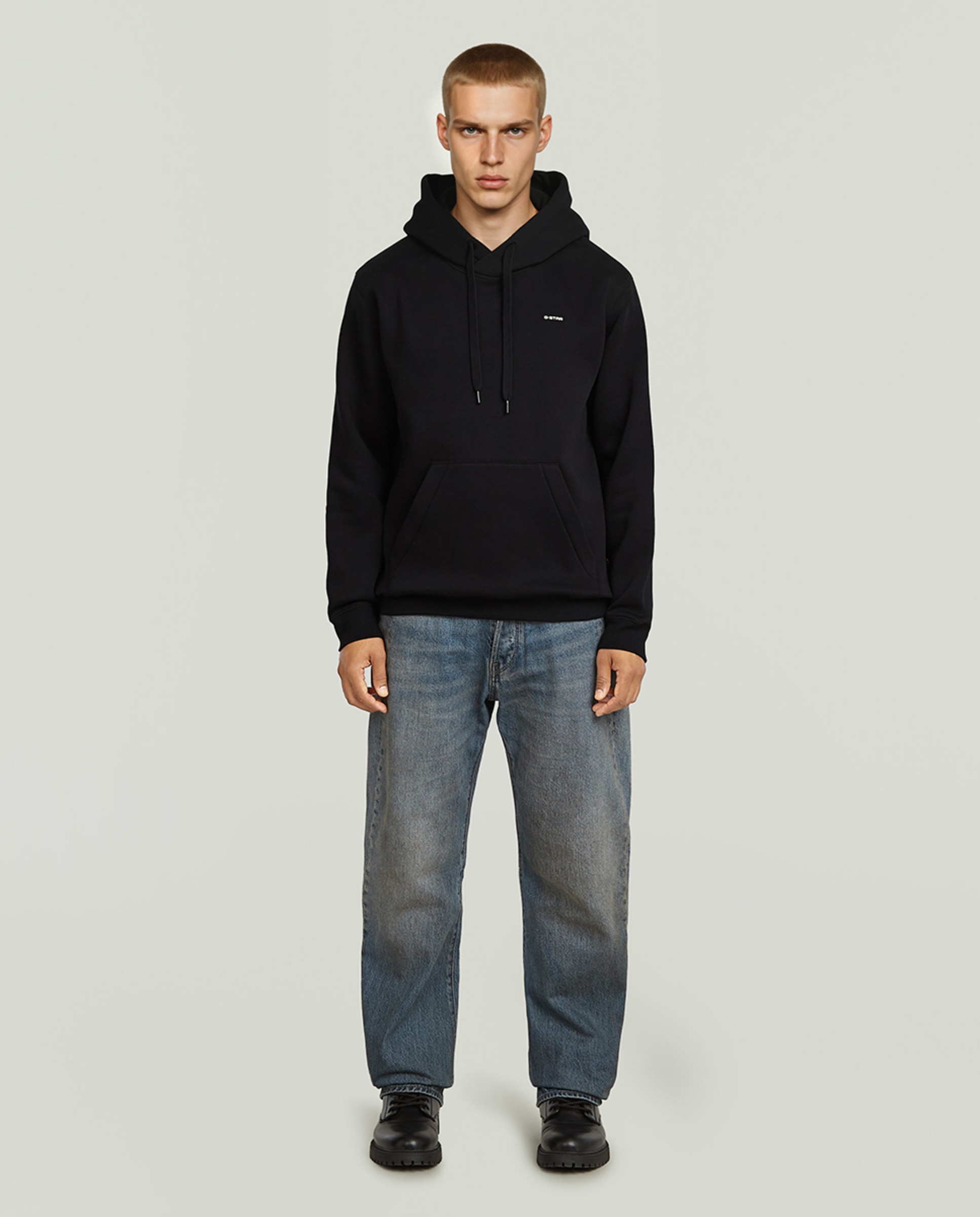 Sweatshirt de Corte Regular com Capuz Preto-7