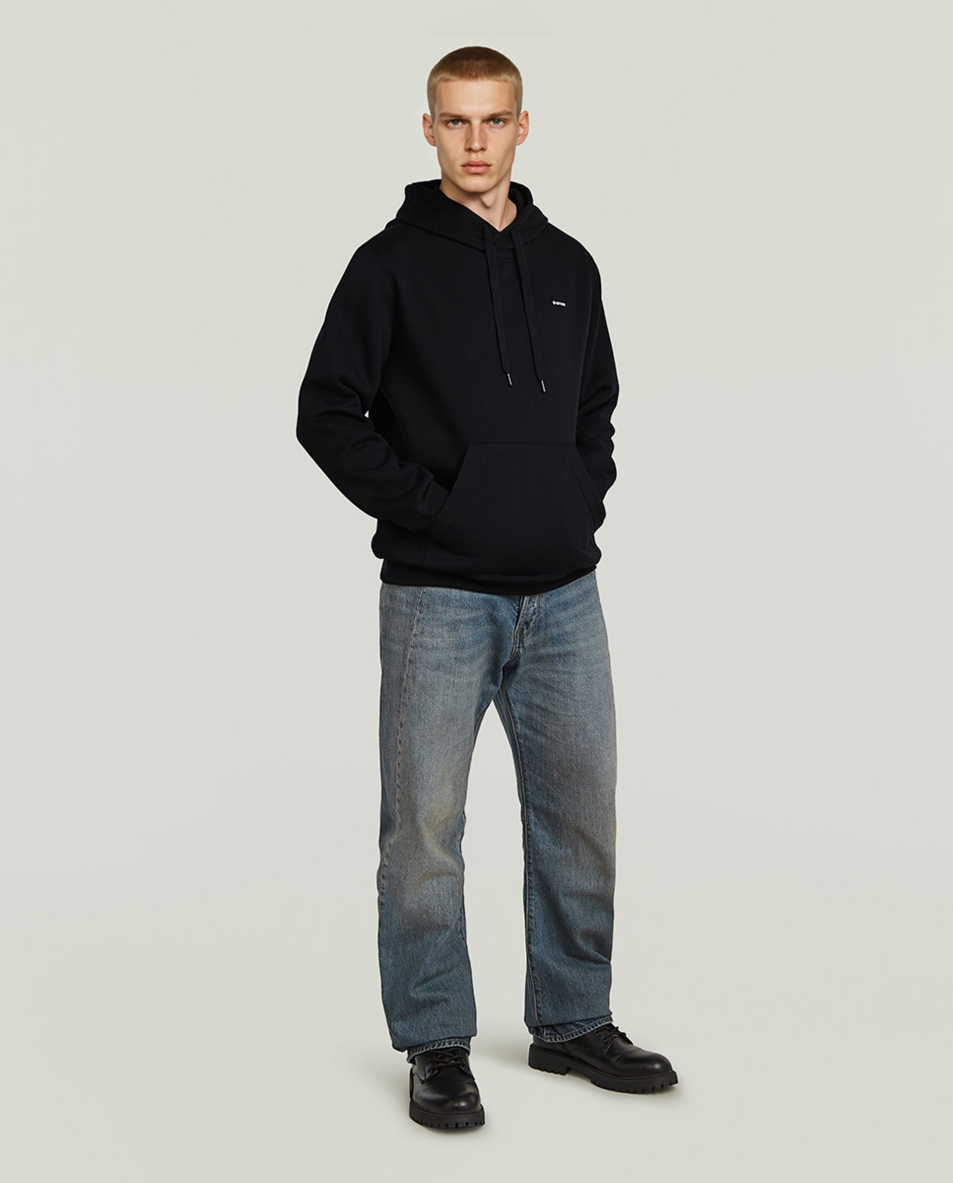 Sweatshirt de Corte Regular com Capuz Preto-4