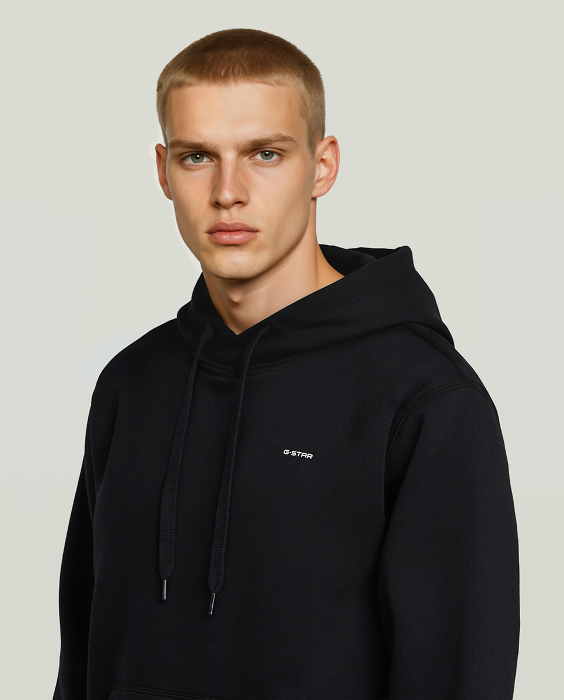 Sweatshirt de Corte Regular com Capuz Preto-3