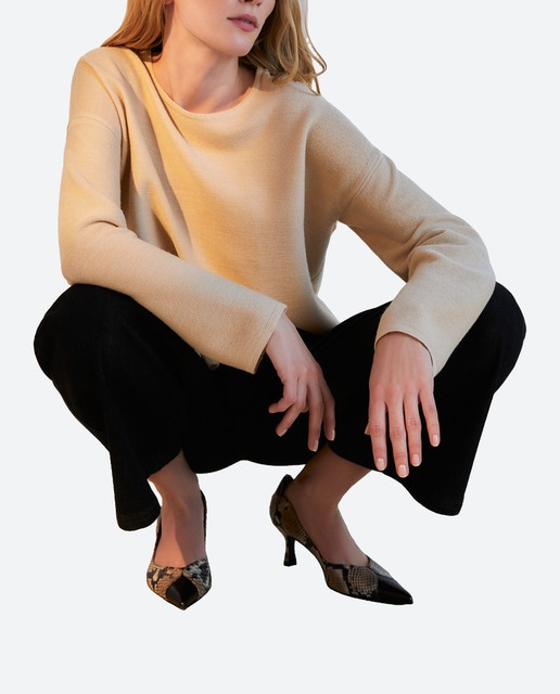 Imagen 0 de Jersey de mujer con escote de redondo punto trabajado