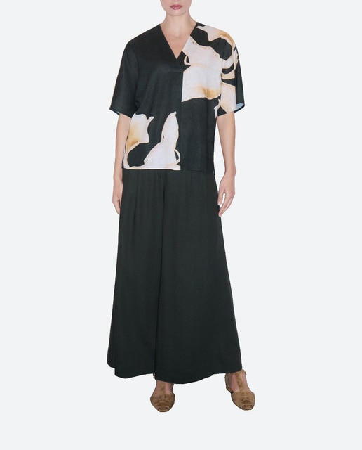 Imagen 0 de Top de mujer cuello pico con pliegue