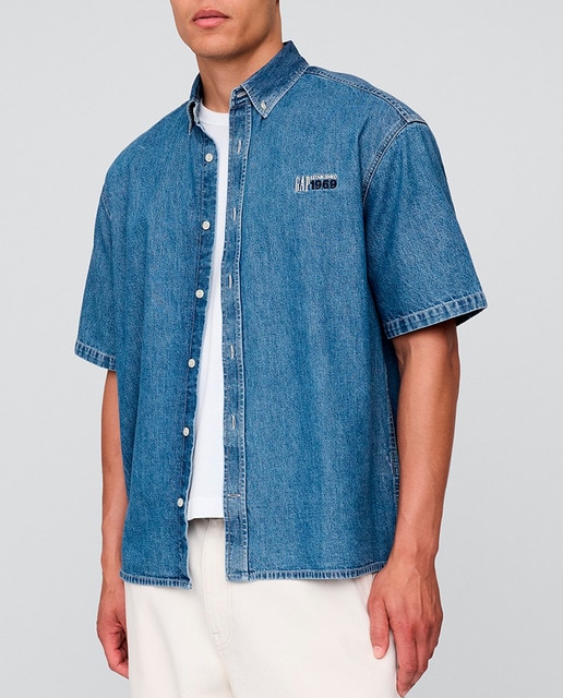 Imagen 0 de Camisa denim de hombre con logo bordado
