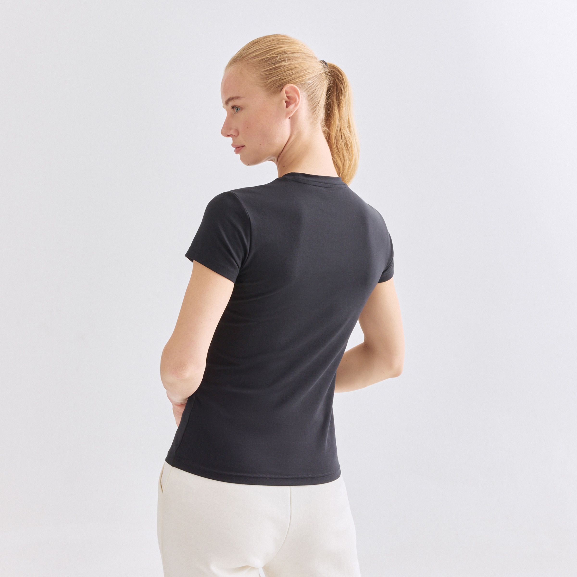 T-shirt de Manga Curta Sportcasual de Mulher Preto-2