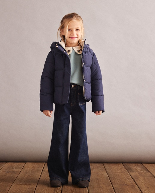 Imagen 0 de Abrigo plumífero ligero con detalles metalizados de niña