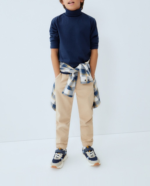 Imagen 0 de Pantalón de felpa y plana tipo jogger de niño