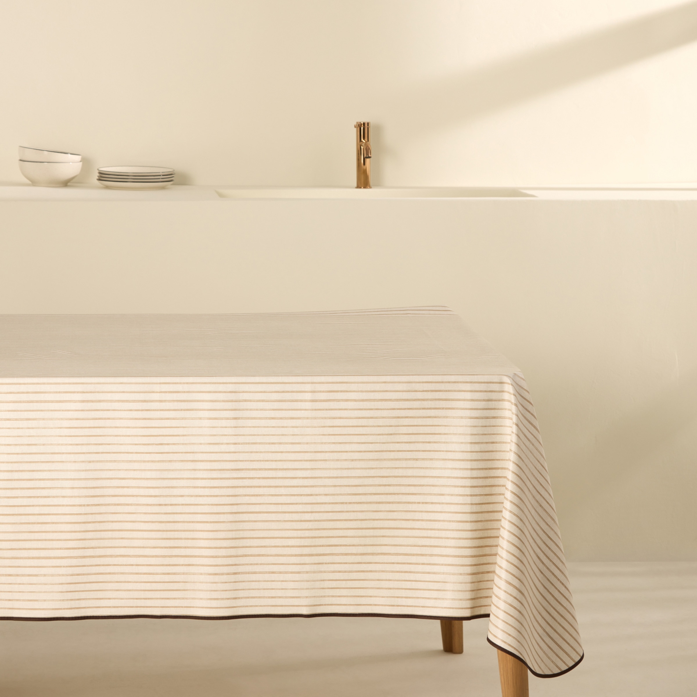 Imagen 0 de Mantel antimanchas PVC Rayas Basics El Corte Inglés