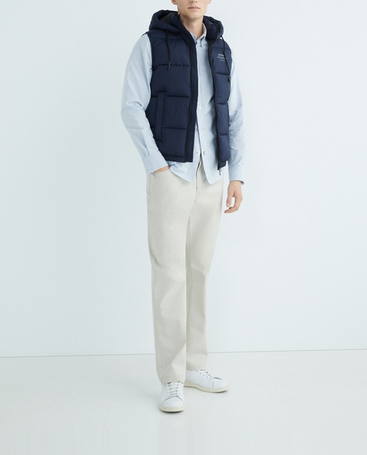 Imagen 0 de Chaleco de hombre con logo en el pecho