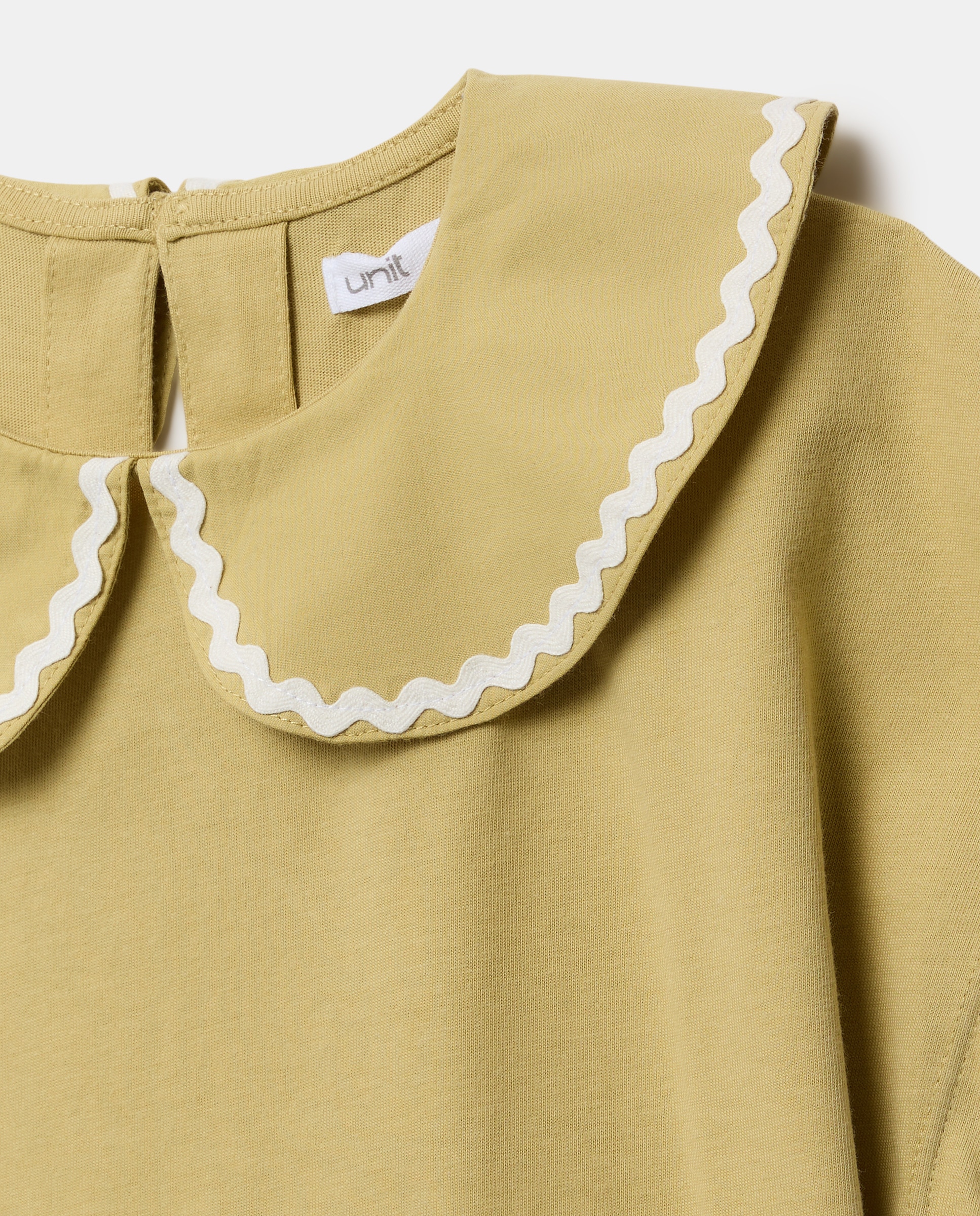 Camiseta niña con cuello con picueta 560 Oliva-3