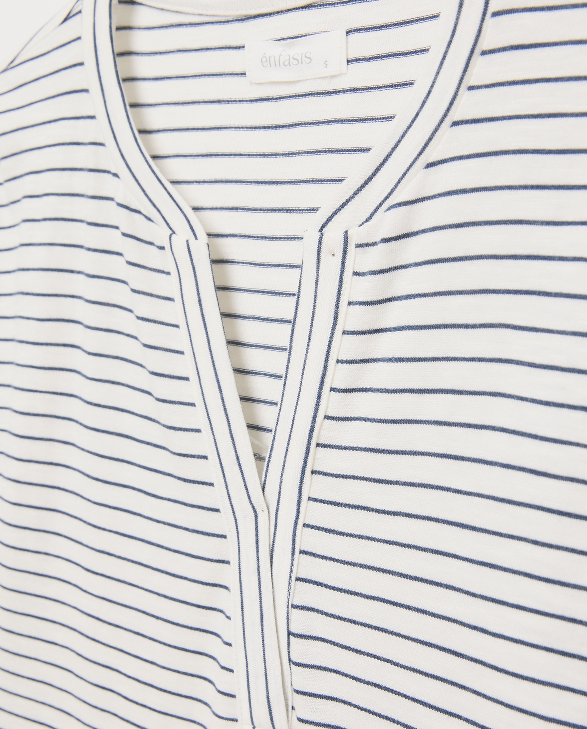 T-shirt Básica às Riscas Branco-5