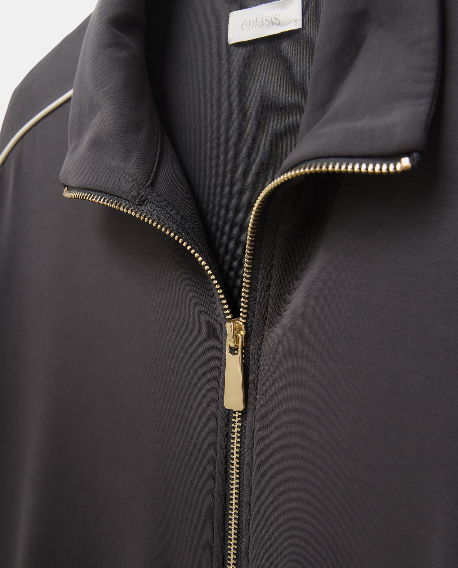 Casaco Estilo Blusão Bomber em Contraste Preto-5
