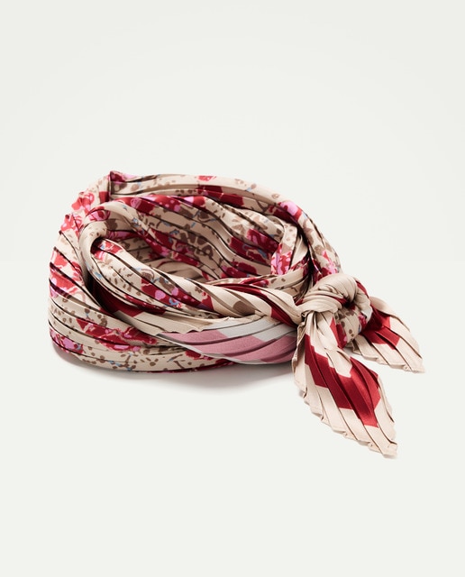 Imagem 0 de Lenço de Pescoço com Plissado