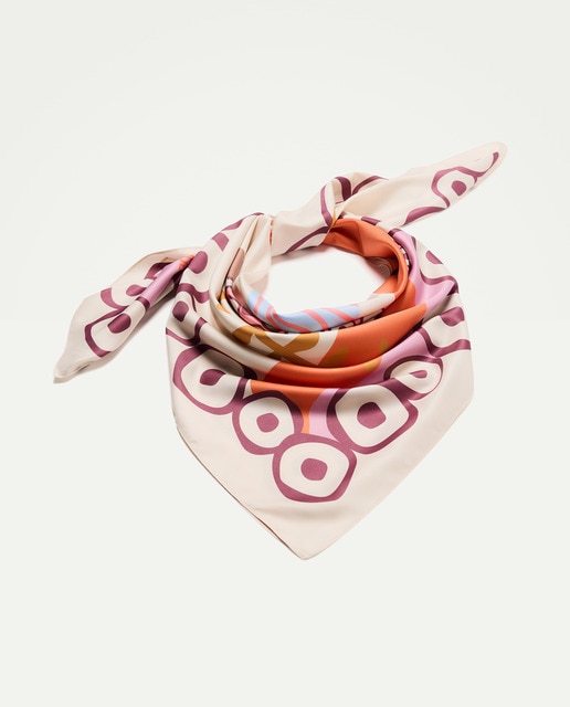 Imagem 0 de Lenço Plissado com Estampado de Galgos