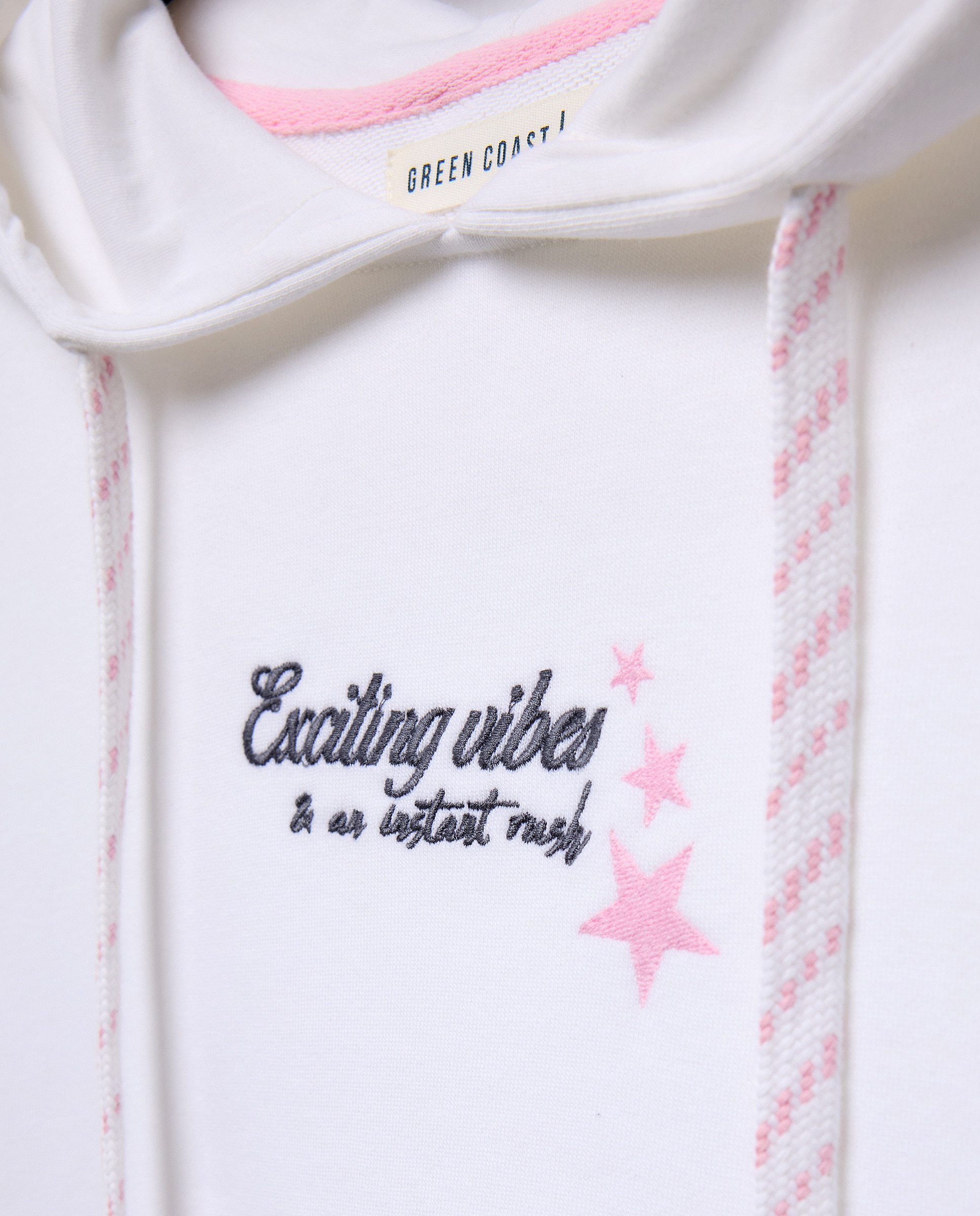 Sweatshirt com Capuz Fechado e Bordado Branco-6