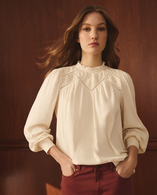 Imagem 0 de T-shirt com Decote Redondo e Bordado