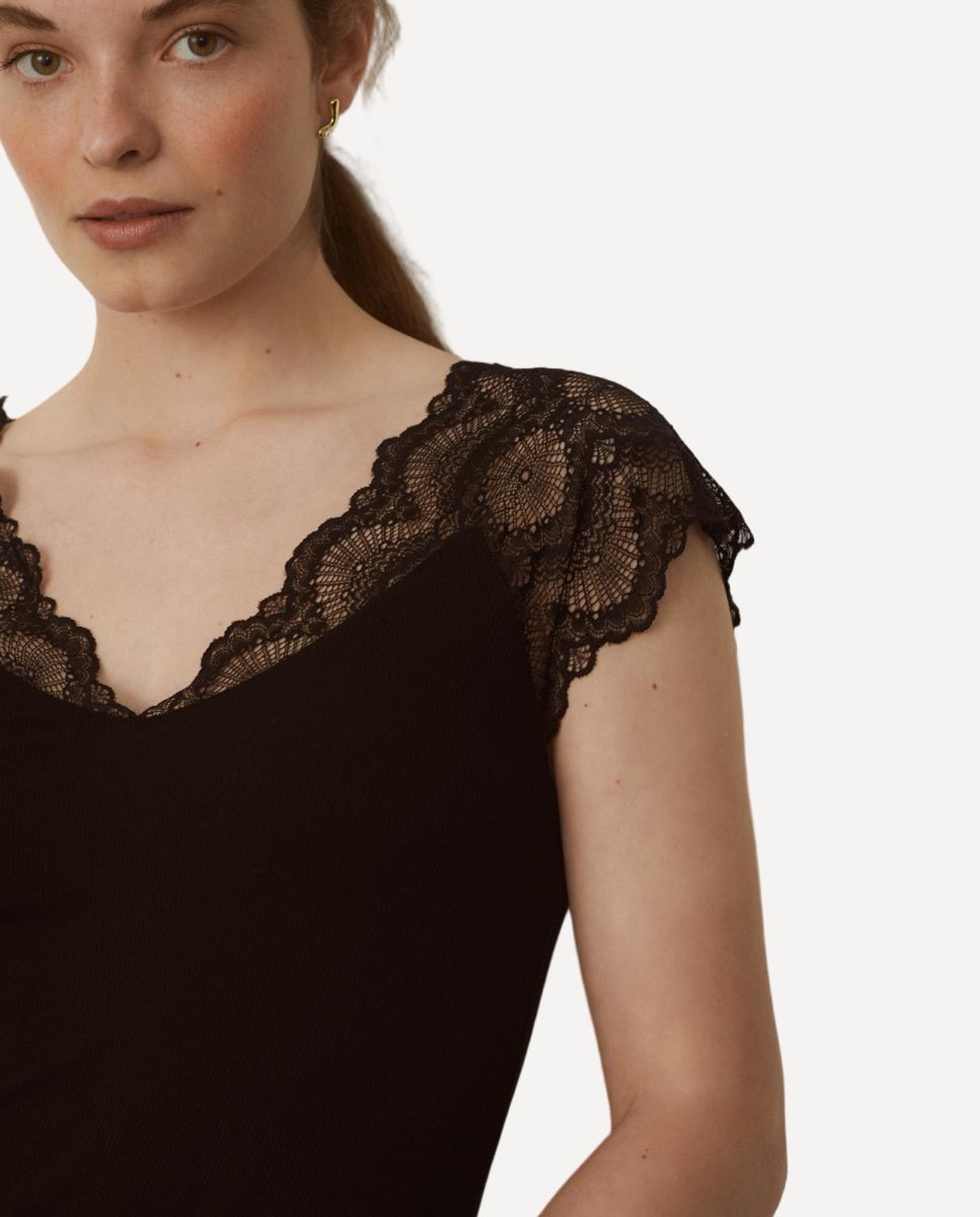 Top com Detalhe de Renda Preto-2