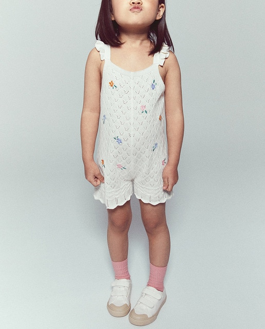 Imagen 0 de Mono crochet bordado de bebé niña