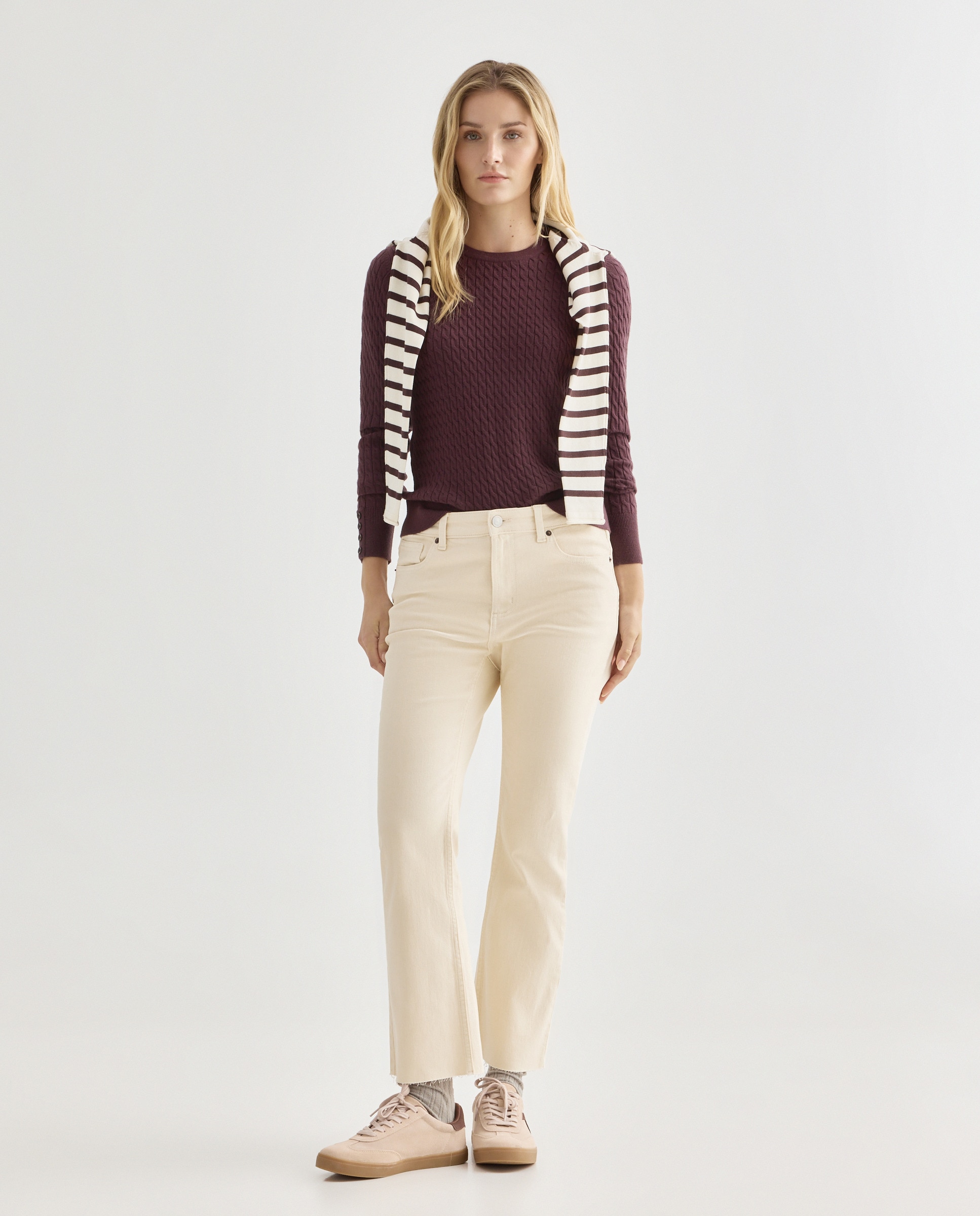 Imagen 0 de Pantalón de mujer cropped flare desflecado