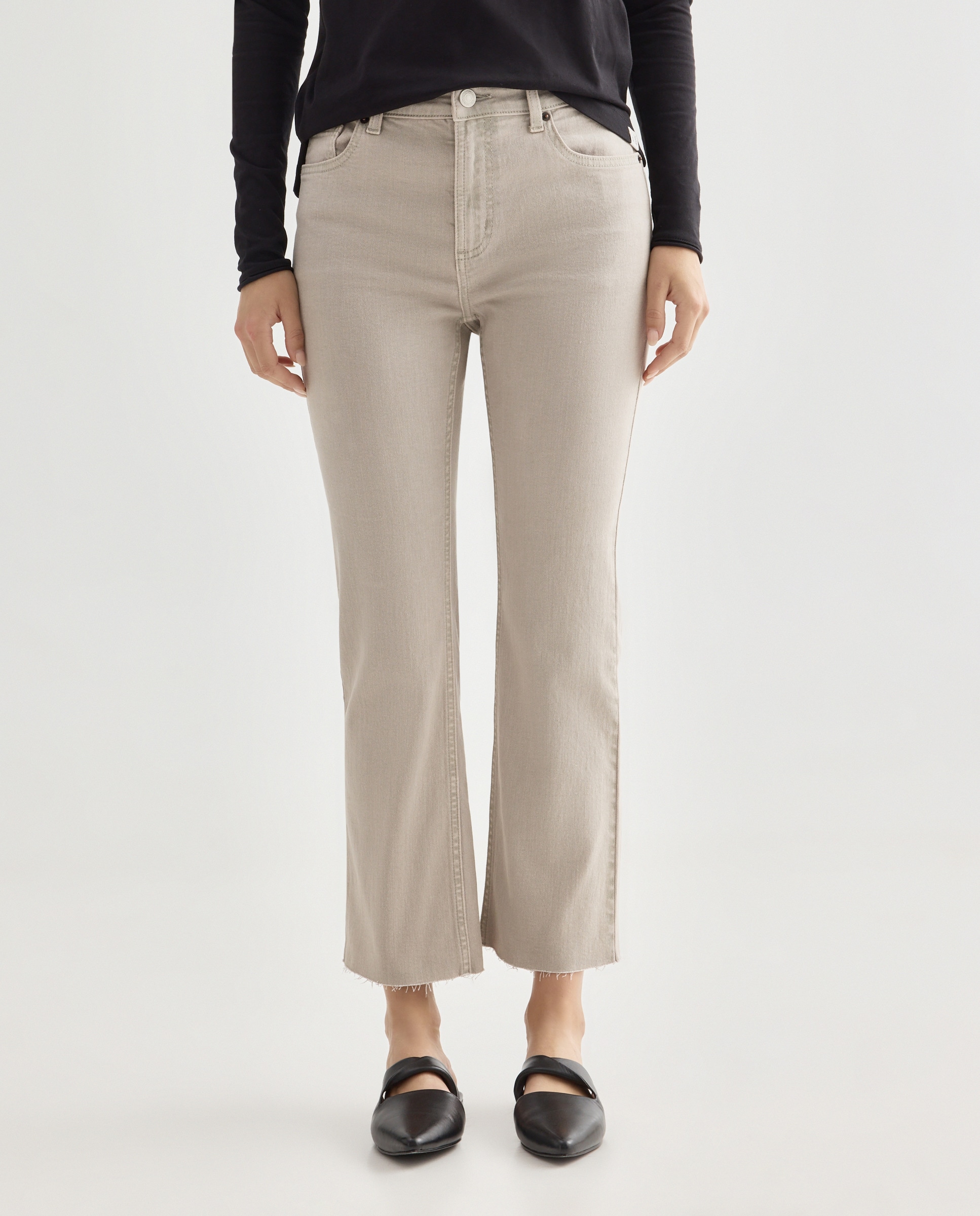 Pantalón de mujer cropped flare desflecado Gris claro-2